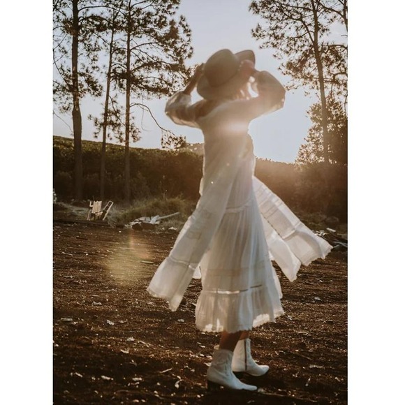 Spell & The Gypsy Collective Hanging Rock Lace Midi Dress Size XS NWT White - Picture 15 of 17